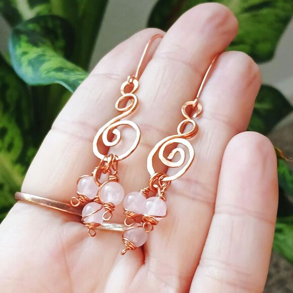 Boho Chic Rose Quartz Crystal Dangle Earrings, Hammered Copper Gemstone Jewelry - Picture 3 of 3